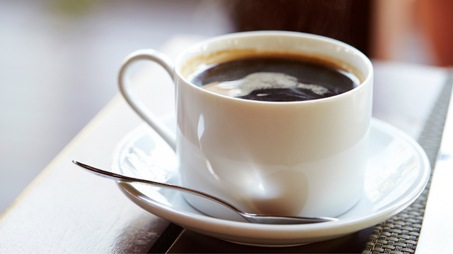 Sou endocrinologista e imploro: "Nunca tome café com o estômago vazio. Sempre antes de tomar café, você deve beber..."