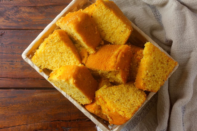 Ninguém resiste a essa receita de bolo de milho de latinha no liquidificador do TudoGostoso!