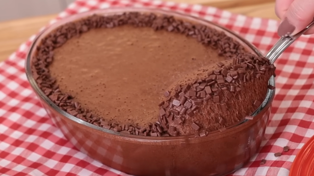Sem gelatina, nem chantilly no Domingo de Páscoa: mousse de chocolate bem leve e aerada é a melhor sobremesa para qualquer almoço