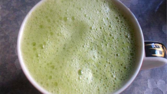 A laranja deixa o couve bem mais gostoso nesse suco detox. (Créditos: TudoGostoso/Larissa)