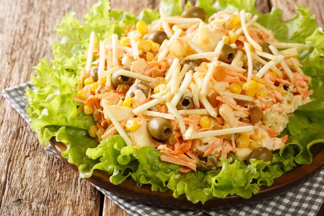 Inove na sua ceia de Natal com o salpicão de camarão delicioso e muito fácil de fazer