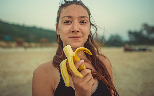 Estou comendo uma banana por dia há dois meses e isso melhorou meu desempenho na academia: "É um alimento completo, prático e muito útil para o desempenho e a recuperação"
