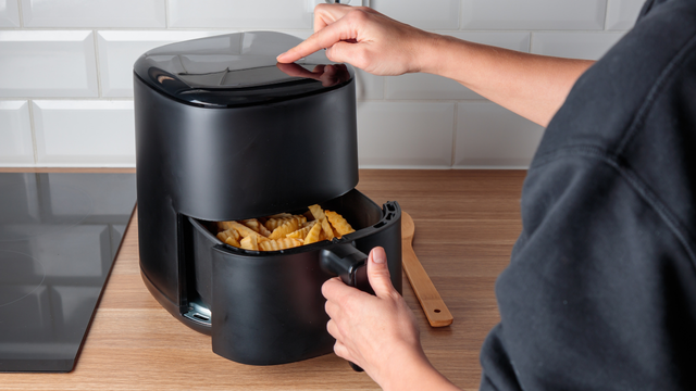 Quer comprar uma air fryer no precinho? Aproveite 49% OFF e tenha uma cozinha mais prática