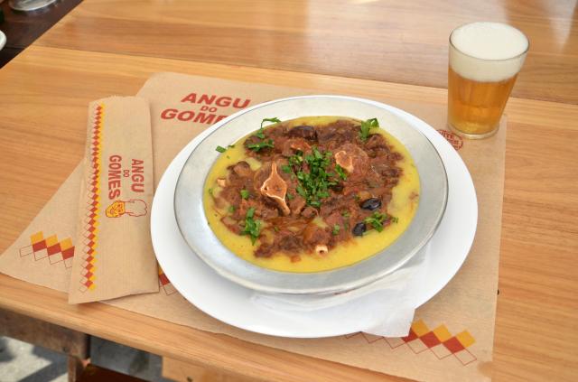 O Angu do Gomes começou como barraca e hoje é um restaurante passado através de gerações (Créditos: Alexandre Macieira/Riotur)