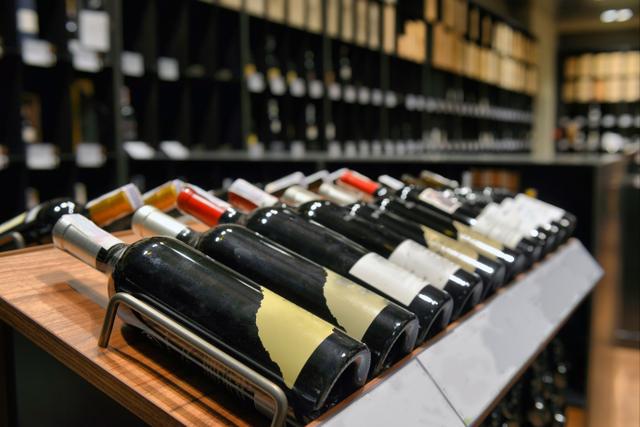 Agora tudo faz sentido! Descubra como o fundo da garrafa de vinho interfere na qualidade da bebida e outras curiosidades