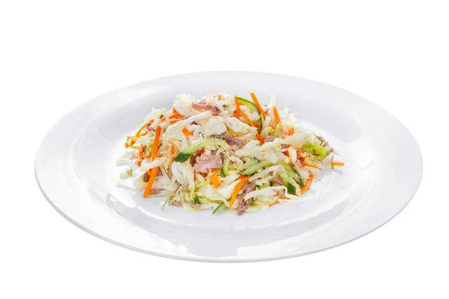 Essa salada reúne o repolho verde a diversos ingredientes muito nutritivos (Créditos: Carina Fagiani/TudoGostoso)