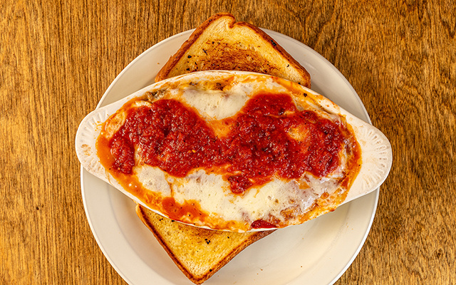 Que tal uma lasanha de pão para um almoço suculento e diferente nesse domingo?