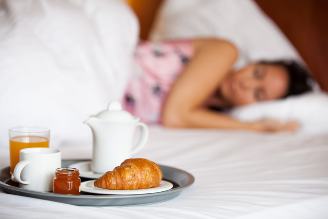 Descansar e dormir bem são prioridades no turismo do sono (Créditos: Shutterstock)