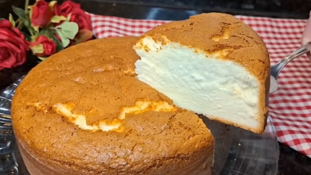 Receita de bolo algodão com apenas 3 ingredientes: massa muito fofinha, não leva farinha de trigo e desmancha na boca