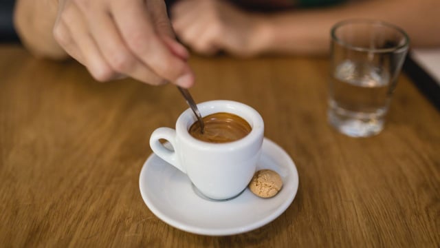 Era viciada em um café após o almoço, mas descobri isso com especialistas e fiquei chocada
