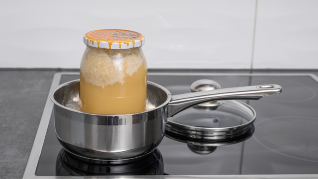 Não coloque o mel cristalizado em banho-maria: é melhor jogar no lixo!