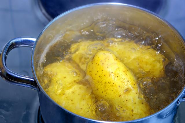 Você está cozinhando batata do jeito errado: aqui estão os segredos para uma batata na textura certa e saborosa