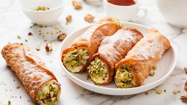 Desde que aprendi a fazer cannoli com massa de pastel não quero saber de outra coisa: receita fácil é a sobremesa preferida da minha família