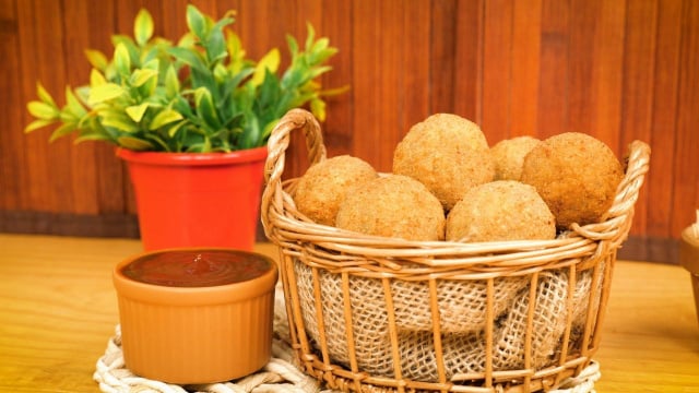 Bolinho de churrasco vai bem com ketchup, maionese, barbecue e até um bom molho de pimenta (Créditos: TudoGostoso)