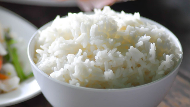 Você nem percebe, mas é isso que sempre estraga o seu arroz (saiba como acertar sempre!)