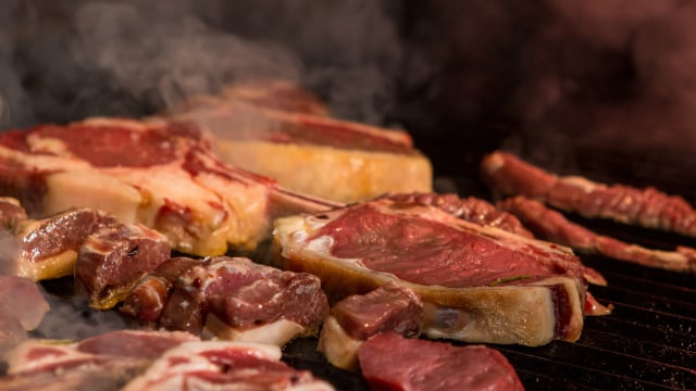 Teste esse cálculo na próxima vez que for preparar um churrasco (Créditos: Magnific)