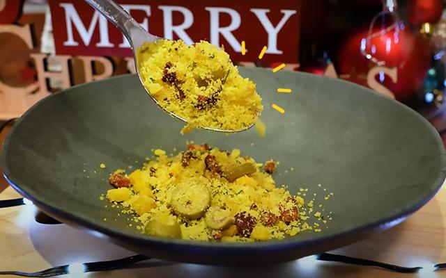 Com bacon e farinha de milho: essa é a melhor farofa para rechear frango ou qualquer outra ave no Natal