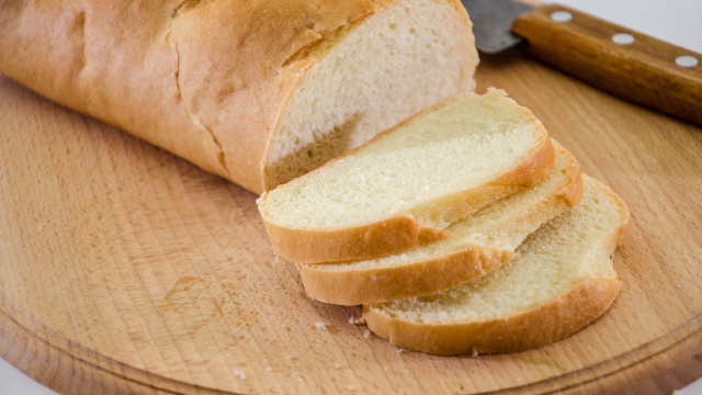 O pão é muito comum nesse momento do dia, mas é preciso entender melhor os seus efeitos (Créditos: Shutterstock)