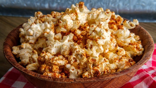Nem sal, nem manteiga: 5 ingredientes que você pode colocar na pipoca e deixar ainda mais saborosa