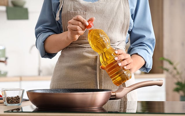 Cheiro de fritura em casa ficou para trás: é só ferver essas sobras de comida para não ter mais esse problema