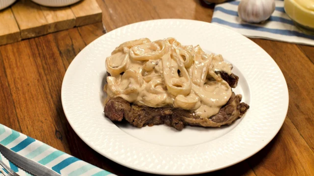 Bife acebolado com molho de maionese é o segredo do TudoGostoso para deixar a carne ainda mais saborosa