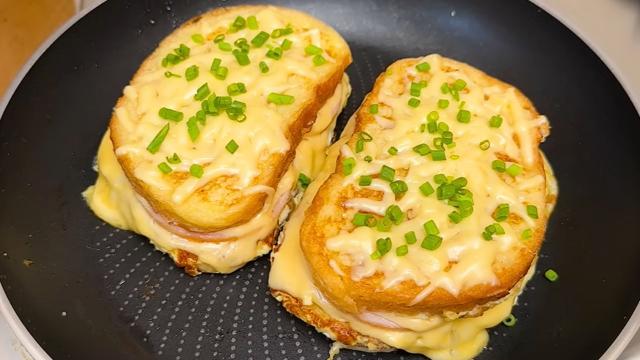 O melhor café da manhã em apenas 5 minutos! Essa é a minha receita oficial do fim de semana, dá vontade de comer vários