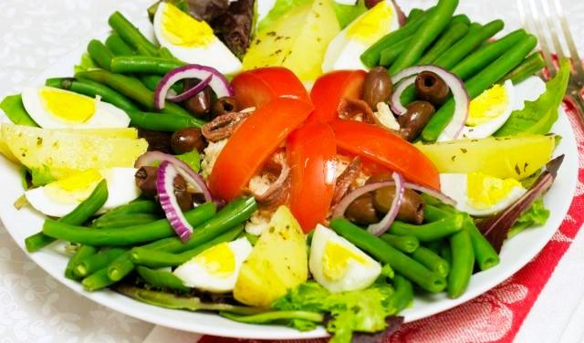 Salada niçoise (Créditos: Chez Bianca/TudoGostoso)