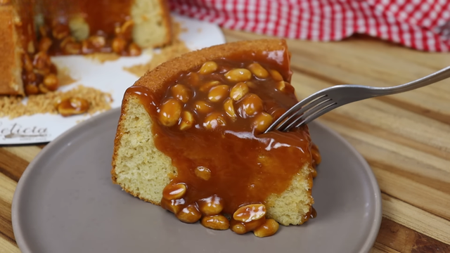 O caramelo líquido pode ser usado como calda em qualquer sobremesa. (créditos: reprodução/ Letícia Sweet Cake)