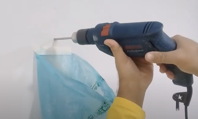 Adeus poeira ao furar a parede: aprendi esse truque simples com o rapaz que pendurou os quadros da sala aqui de casa