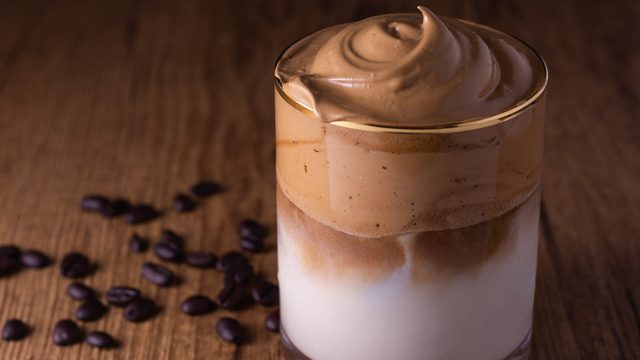 É assim que você faz café cremoso em casa: tão gostoso quanto o da cafeteria e muito mais barato