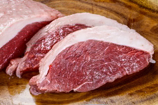 É verdade que comer gordura da carne faz mal? Descubra de uma vez por todas se você deve cortar do cardápio