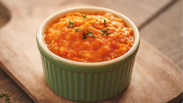 Juntando o patê de cenoura com outro aperitivo não tem pra ninguém (Créditos: Shutterstock)