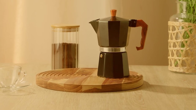 Café de cafeteria por preço de presente? Prensa francesa sai por R$ 80 na Amazon