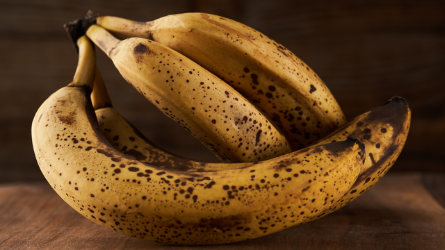 Jordi Cruz, chef: "Para evitar que as bananas escureçam rapidamente, não as guarde na geladeira; é melhor usar filme plástico."