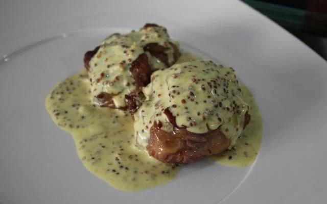 O molho de mostarda temperado combina com o filé mignon (Créditos: TudoGostoso)