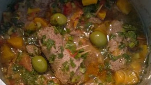 Bife à rolê com linguiça e cenoura (Créditos: TudoGostoso)