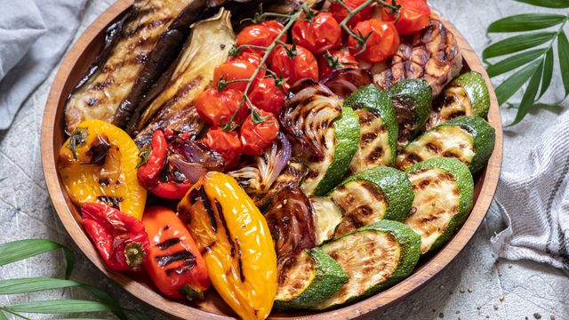Legumes grelhados são excelentes! (Créditos: Canva)
