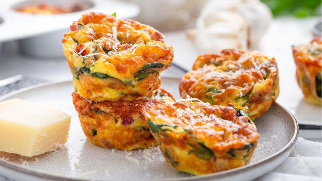 Ideia de jantar completamente diferente: panquecas assadas de batata e vegetais, sem precisar fritar nada