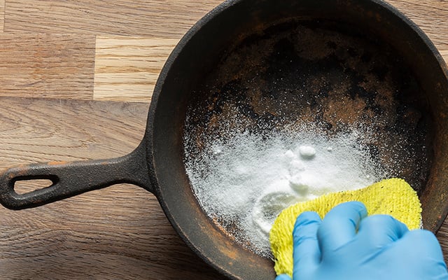 "Sua frigideira não está velha e sem aderência, ela só perdeu o preparo": esse é o truque para salvar sua frigideira que gruda tudo