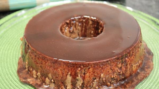 Esse é o melhor pudim cremoso de chocolate que eu já fiz: doce na medida certa e feito no liquidificador (receita fácil)