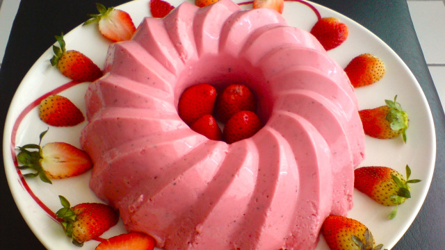 Gelatina cremosa de só 3 ingredientes: sobremesa fácil e muito gostosa agrada toda a família