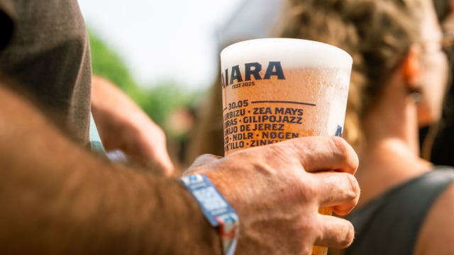 O modelo de copos recicláveis ​​dos festivais é um fracasso, exceto pelo fato de cobrarem mais: "Um copo não é reutilizável só porque é mais grosso."