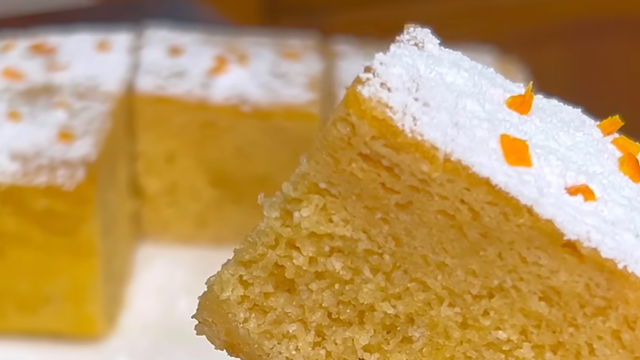 Bolo de laranja pronto em 3 minutos: receita deliciosa para uma sobremesa sem farinha e sem forno