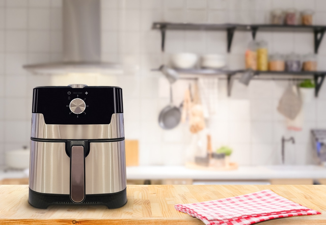 Airfryer Oster 4,5L com mais de 60% OFF é um dos maiores achados da Black Friday