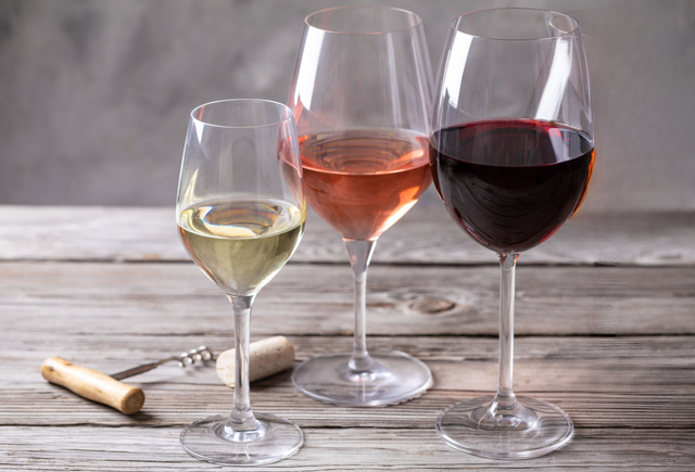 A preferência por vinho branco pode refletir certas tendências comportamentais identificadas pela psicologia (Foto: Shutterstock)