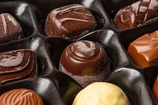 Por que o chocolate fica esbranquiçado? Descubra o que acontece com o doce e se existe perigo em consumi-lo