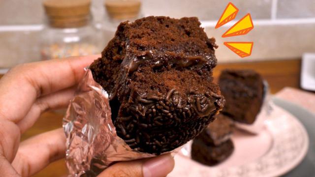 Quem criou essa receita vai pro céu: bolo gelado de chocolate com recheio de brigadeiro é delicioso e molhadinho