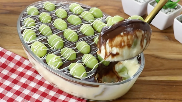 Surpresa de uva: a sobremesa simples que fez todo mundo pedir a receita antes de terminar o primeiro pedaço