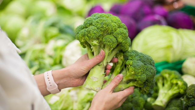 Nunca mais comprei vegetais errado depois que aprendi com a Paola Carosella a escolher e higienizar