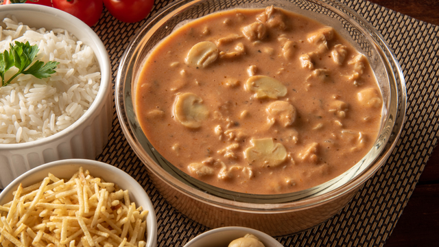 3 dicas para o seu strogonoff ficar melhor que de restaurante: prato cremoso é fácil e rápido de fazer, nunca mais vai talhar